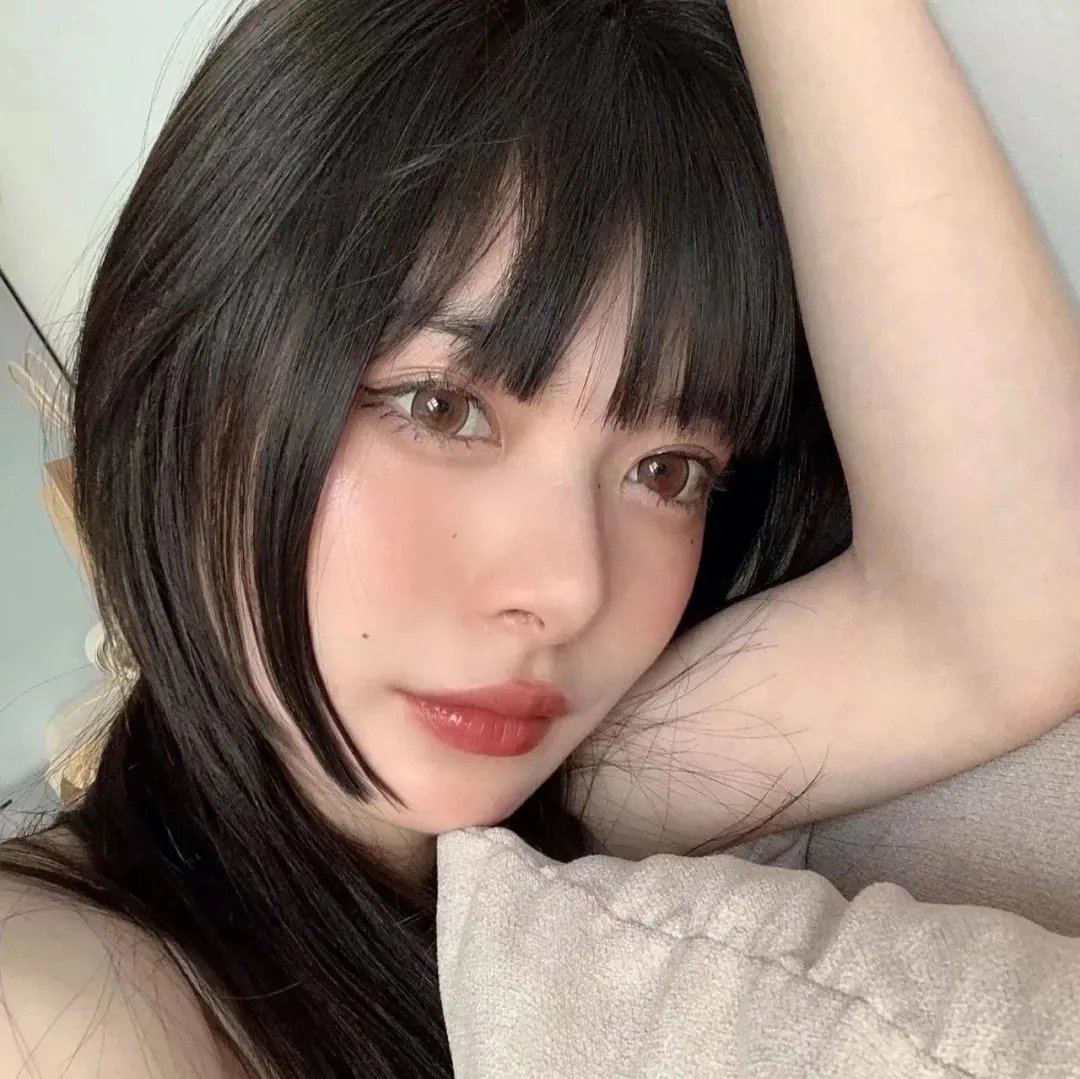 张傲月 